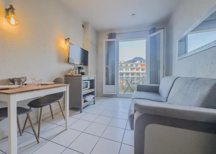 Le 89 Mallifaud - Caserne De Bonne * Grenoble